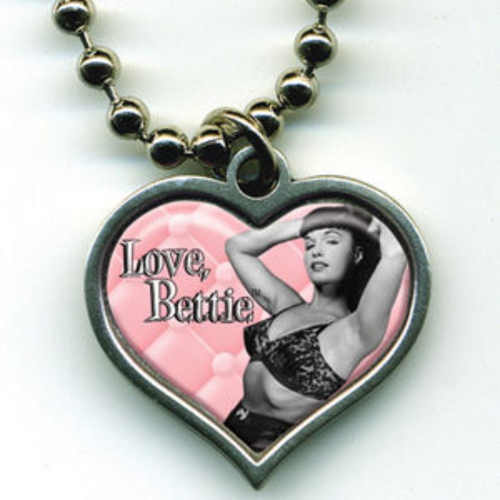 RETRO-A-GO-GO BETTIE PAGE LOVE, BETTIE HEART LUCKY CHARM RARE 2010 NEW